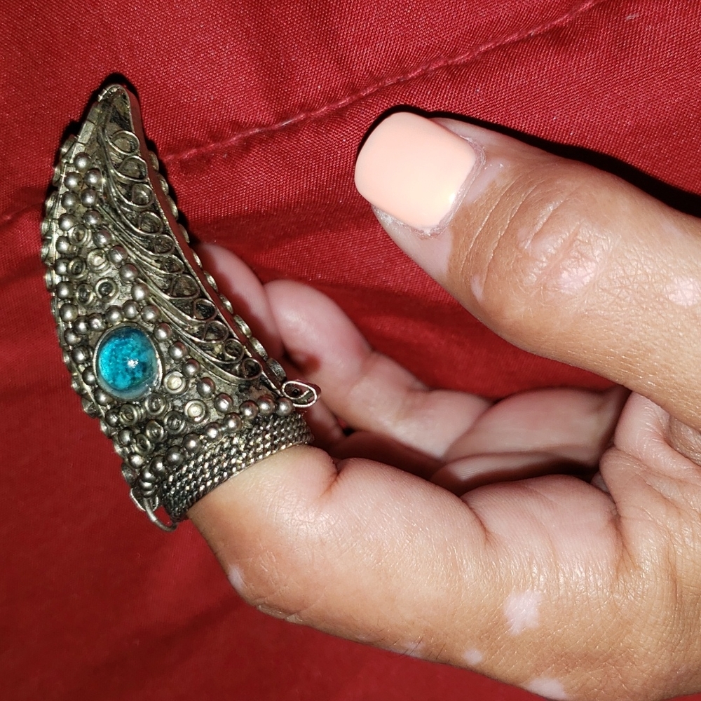 Finger jewelry